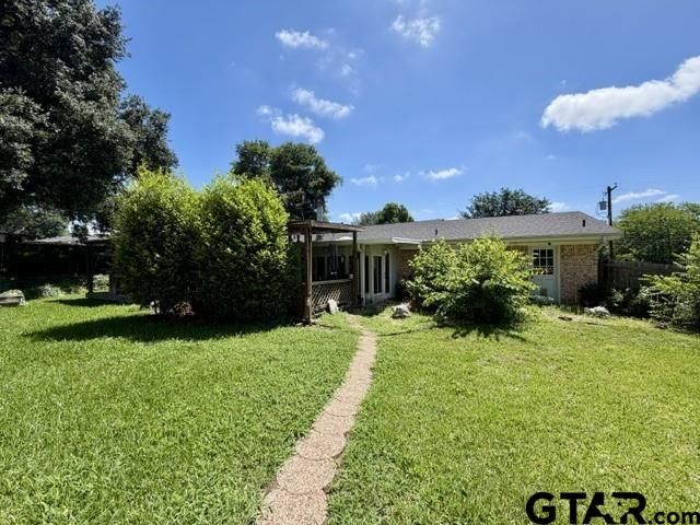 313 S Pecan St, White Oak, TX 75693