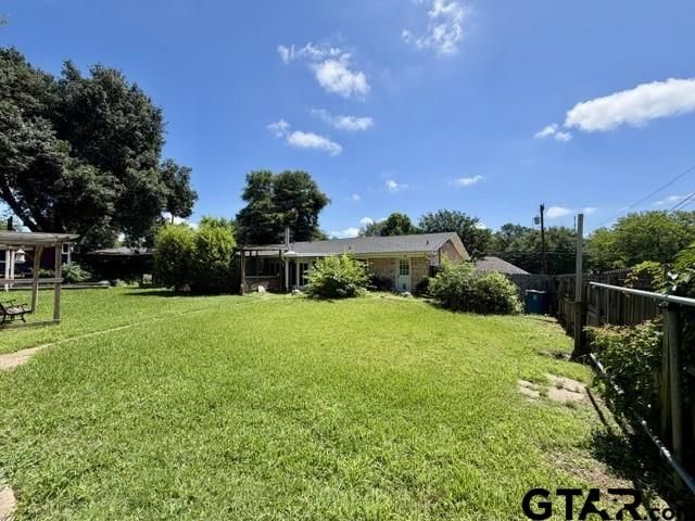 313 S Pecan St, White Oak, TX 75693