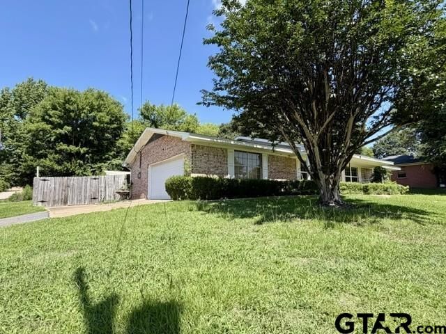 313 S Pecan St, White Oak, TX 75693