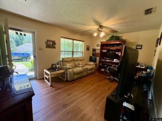 313 S Pecan St, White Oak, TX 75693