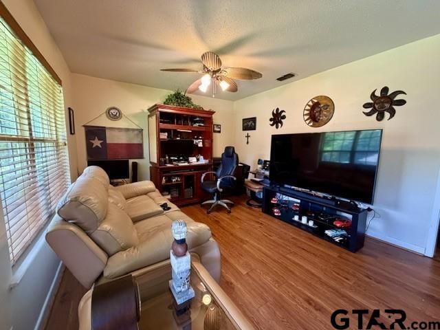313 S Pecan St, White Oak, TX 75693