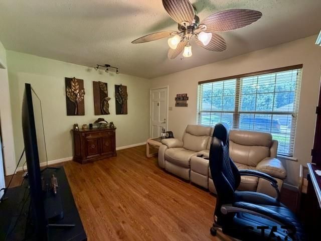 313 S Pecan St, White Oak, TX 75693