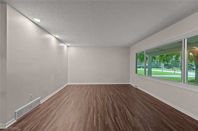 42650 Adelbert Street, Elyria, OH 44035