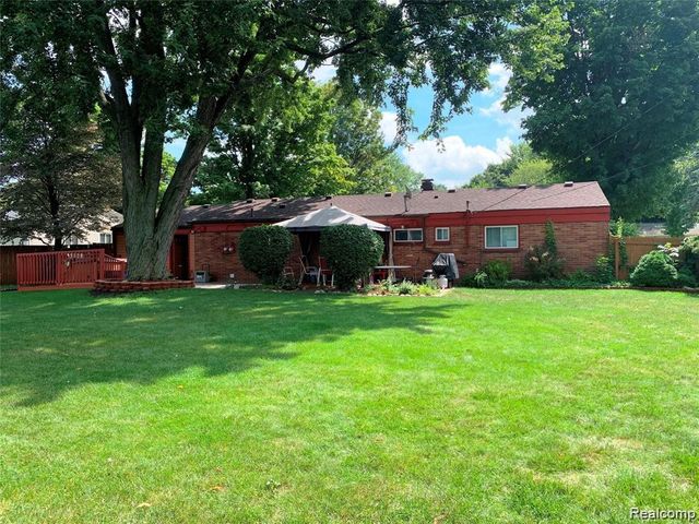 1693 Ashstan Drive, Walled Lake, MI 48390