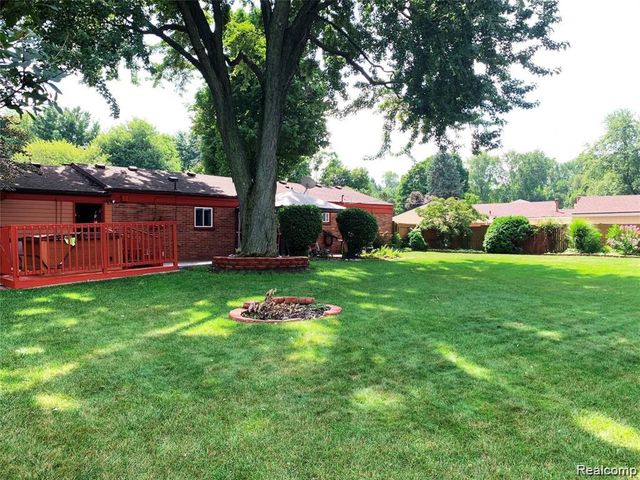 1693 Ashstan Drive, Walled Lake, MI 48390