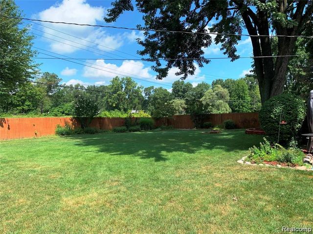 1693 Ashstan Drive, Walled Lake, MI 48390