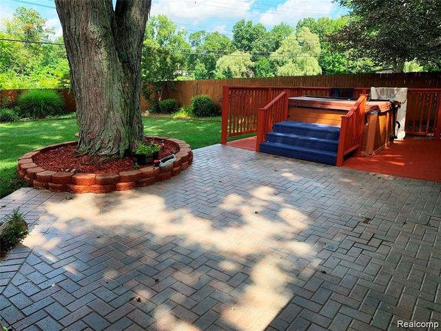 1693 Ashstan Drive, Walled Lake, MI 48390