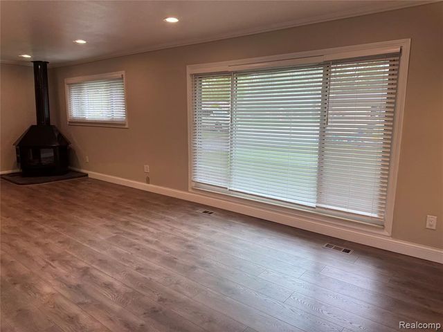 1693 Ashstan Drive, Walled Lake, MI 48390