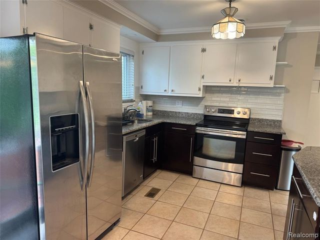 1693 Ashstan Drive, Walled Lake, MI 48390