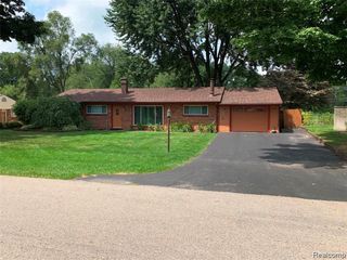 1693 Ashstan Drive, Walled Lake, MI 48390