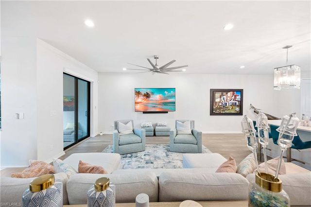 13058 Pembroke DR, Naples, FL 34105