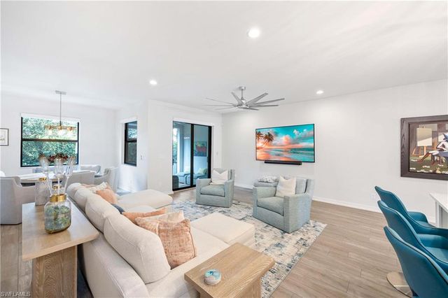 13058 Pembroke DR, Naples, FL 34105