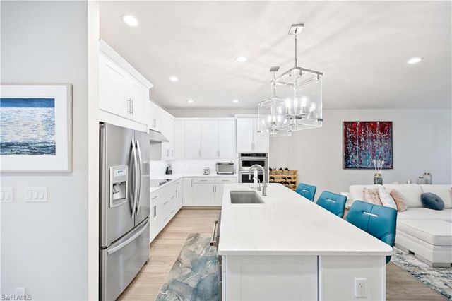 13058 Pembroke DR, Naples, FL 34105