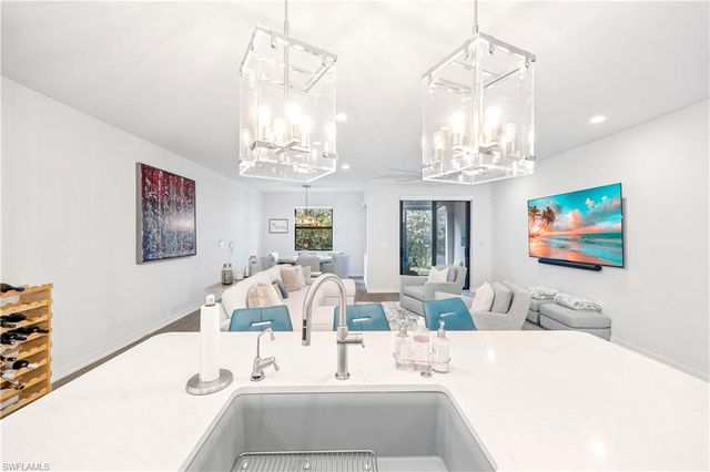 13058 Pembroke DR, Naples, FL 34105
