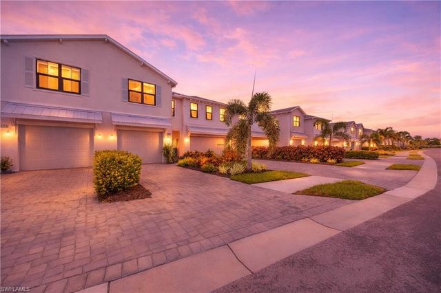 13058 Pembroke DR, Naples, FL 34105