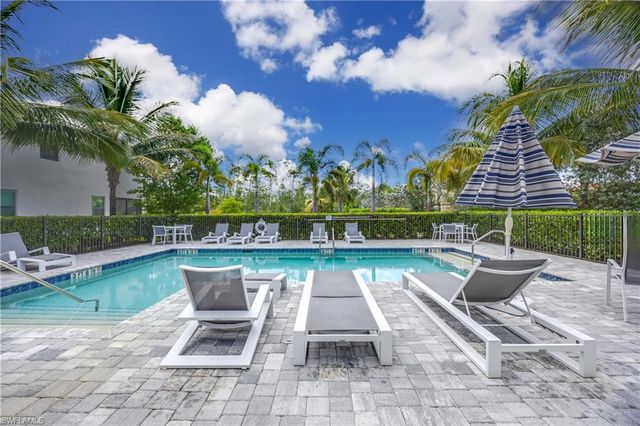 13058 Pembroke DR, Naples, FL 34105