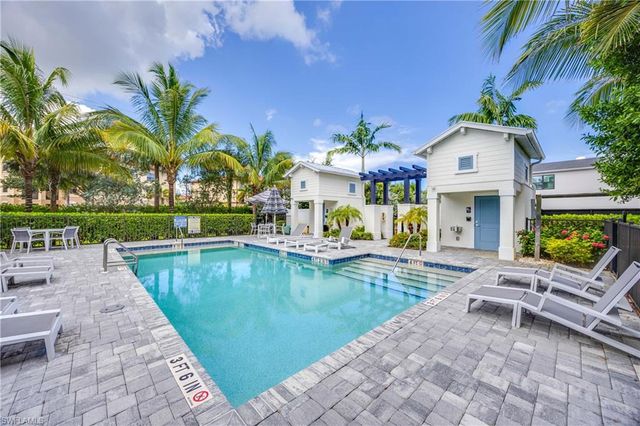13058 Pembroke DR, Naples, FL 34105