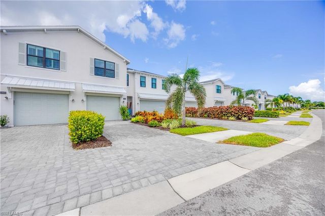 13058 Pembroke DR, Naples, FL 34105