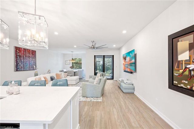 13058 Pembroke DR, Naples, FL 34105