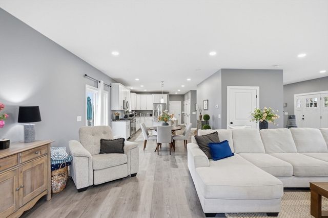 57 Oneil Rd, Somerset, MA 02725