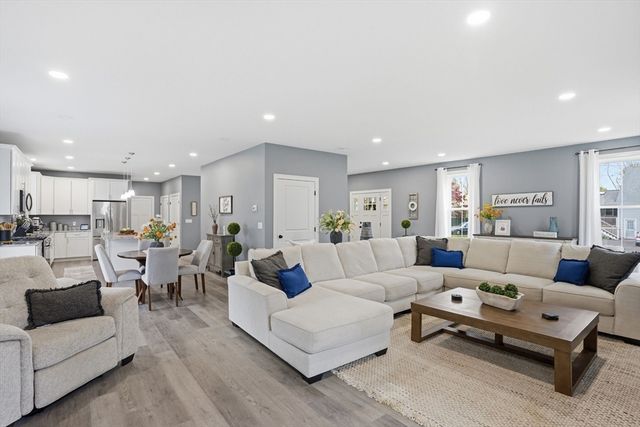 57 Oneil Rd, Somerset, MA 02725