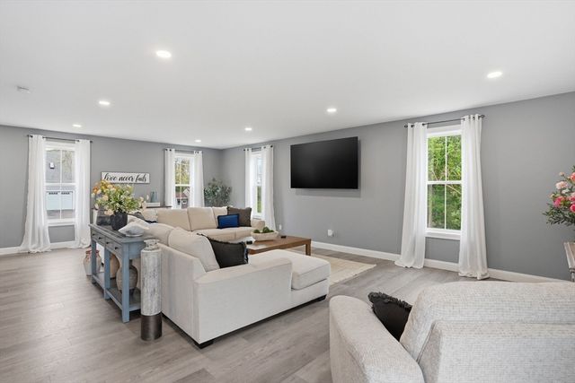 57 Oneil Rd, Somerset, MA 02725