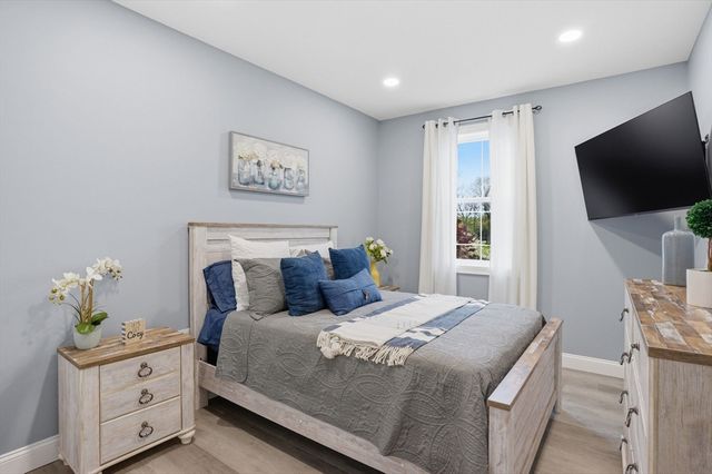 57 Oneil Rd, Somerset, MA 02725