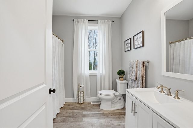 57 Oneil Rd, Somerset, MA 02725