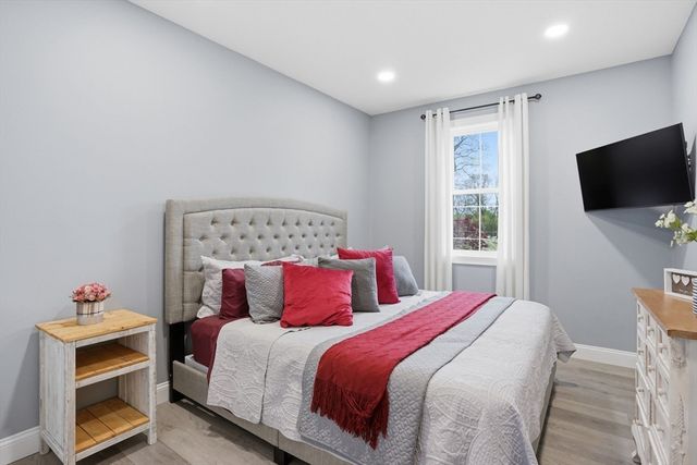 57 Oneil Rd, Somerset, MA 02725
