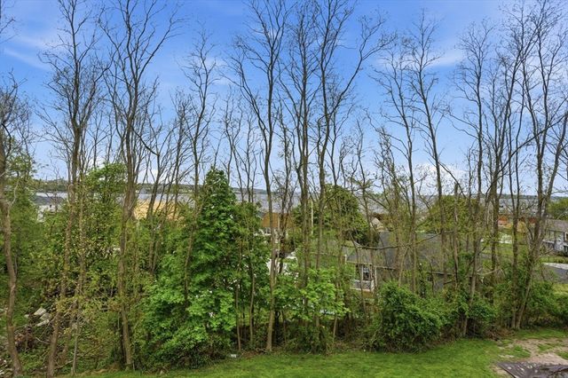 57 Oneil Rd, Somerset, MA 02725