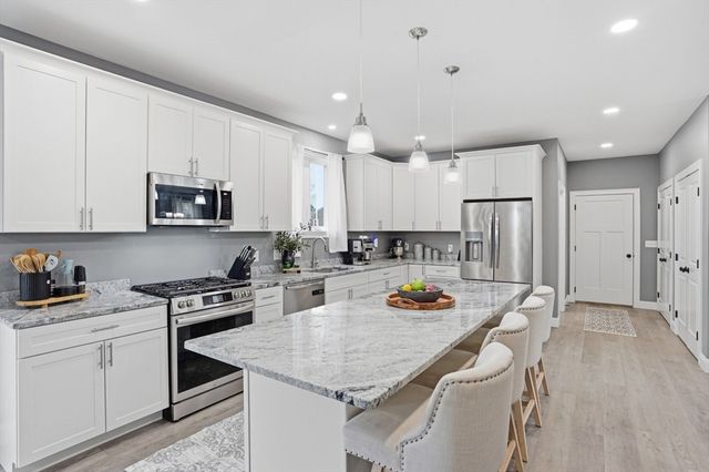57 Oneil Rd, Somerset, MA 02725