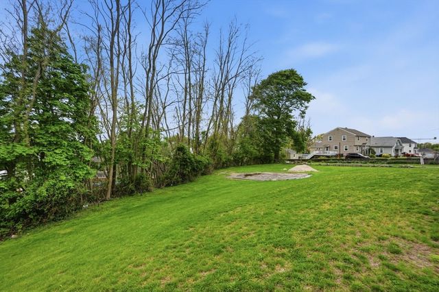 57 Oneil Rd, Somerset, MA 02725