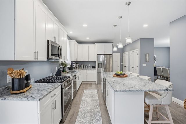 57 Oneil Rd, Somerset, MA 02725
