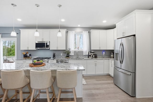 57 Oneil Rd, Somerset, MA 02725