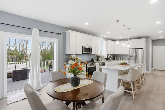 57 Oneil Rd, Somerset, MA 02725