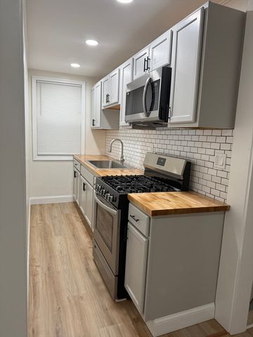 112 Saratoga St 1, Lawrence, MA 01841