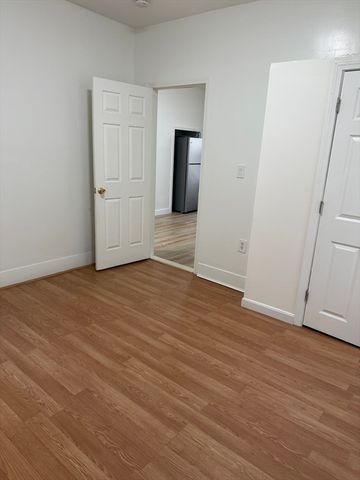 112 Saratoga St 1, Lawrence, MA 01841