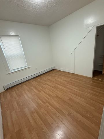 112 Saratoga St 1, Lawrence, MA 01841