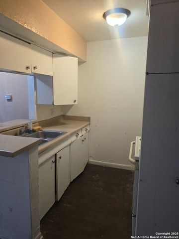 170 De Chantle Rd Apt 704, San Antonio, TX 78201