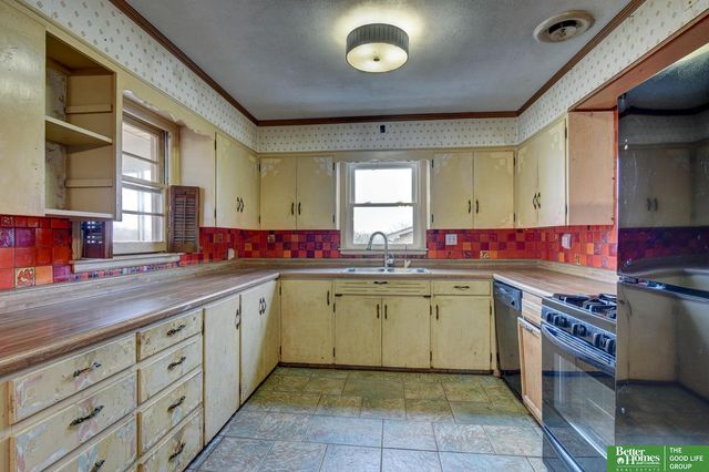 3320 N 69th Street, Omaha, NE 68104