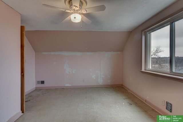 3320 N 69th Street, Omaha, NE 68104