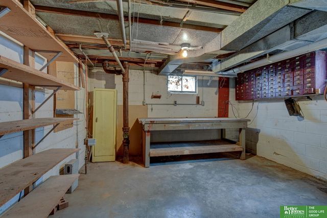 3320 N 69th Street, Omaha, NE 68104