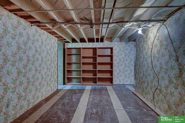 3320 N 69th Street, Omaha, NE 68104