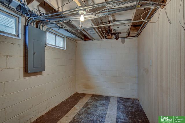 3320 N 69th Street, Omaha, NE 68104