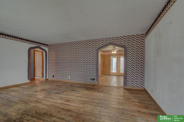 3320 N 69th Street, Omaha, NE 68104