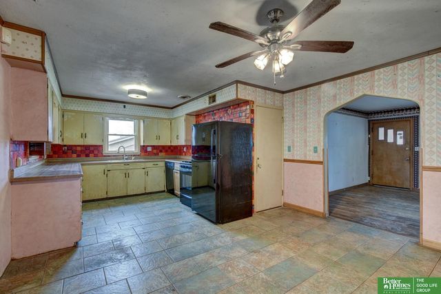 3320 N 69th Street, Omaha, NE 68104