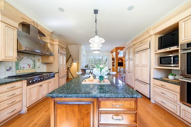 8 Porter Lane, Lexington, MA 02420