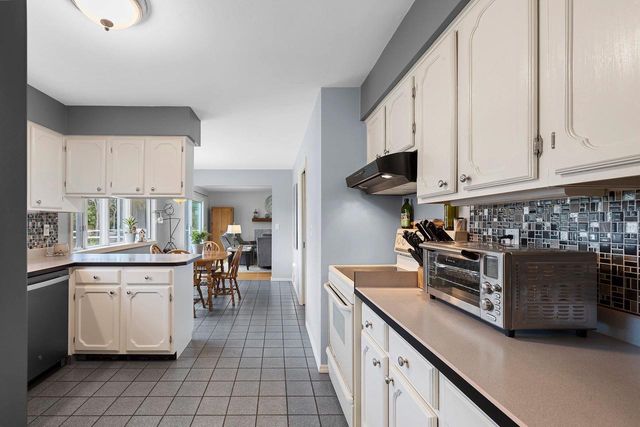 2924 RIDGEWAY DRIVE, Neenah, WI 54956