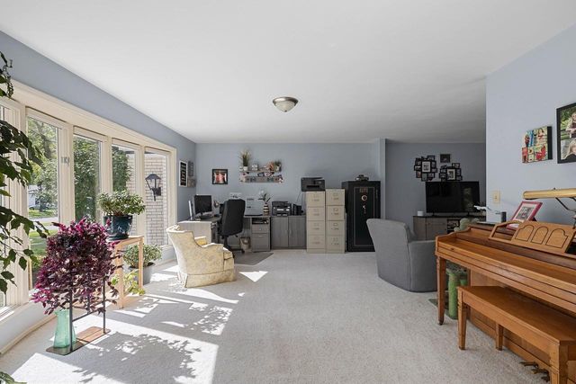 2924 RIDGEWAY DRIVE, Neenah, WI 54956