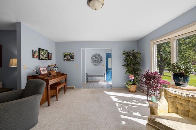 2924 RIDGEWAY DRIVE, Neenah, WI 54956